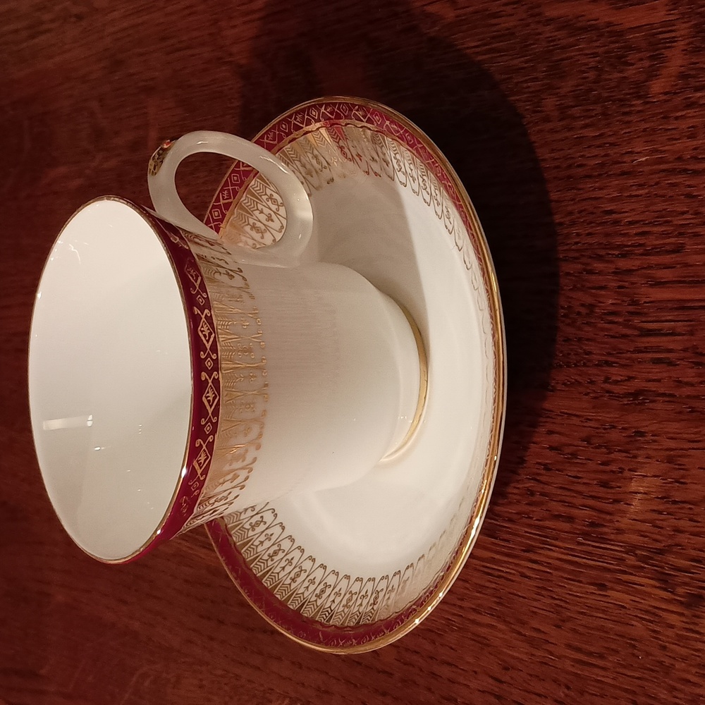 England Royal Grafton Majestic Maroon Flat Teacup and Saucer Bone China (b150)